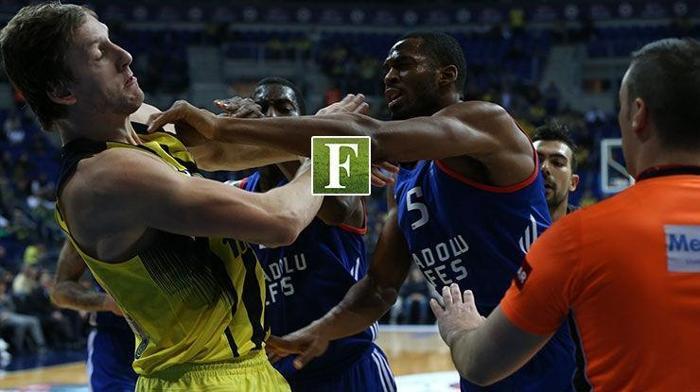 Fenerbahçe - Anadolu Efes maçında olay