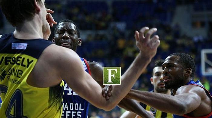 Fenerbahçe - Anadolu Efes maçında olay
