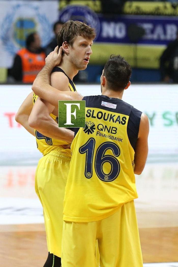 Fenerbahçe - Anadolu Efes maçında olay