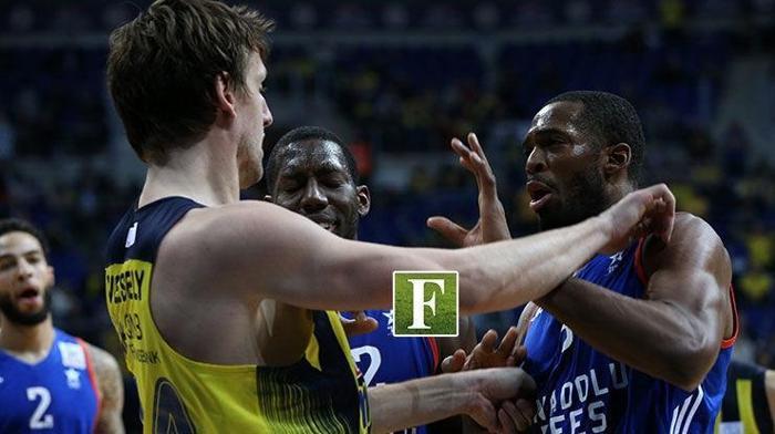 Fenerbahçe - Anadolu Efes maçında olay