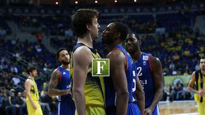 Fenerbahçe - Anadolu Efes maçında olay