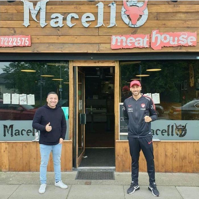 Liverpoollu futbolcuların tercihi Okan Bulutun işlettiği Macello Restoran...