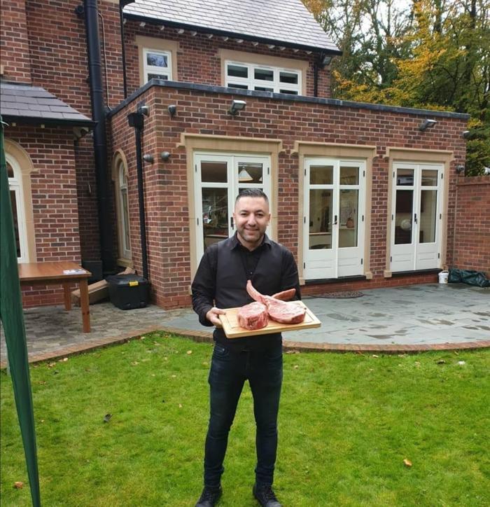 Liverpoollu futbolcuların tercihi Okan Bulutun işlettiği Macello Restoran...