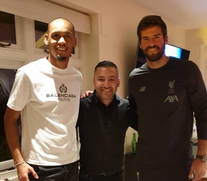 Liverpoollu futbolcuların tercihi Okan Bulutun işlettiği Macello Restoran...