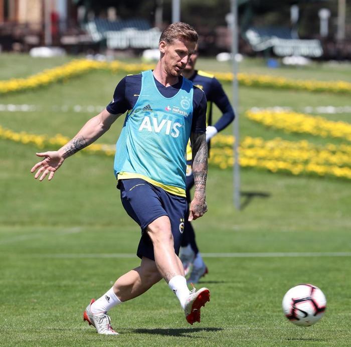 Fenerbahçede flaş gelişme Ersun Yanal 4 ismin kalemini kırdı