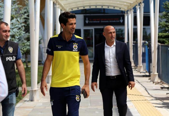 Fenerbahçede flaş gelişme Ersun Yanal 4 ismin kalemini kırdı