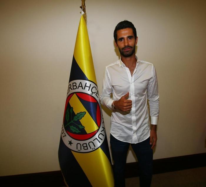 Fenerbahçede flaş gelişme Ersun Yanal 4 ismin kalemini kırdı