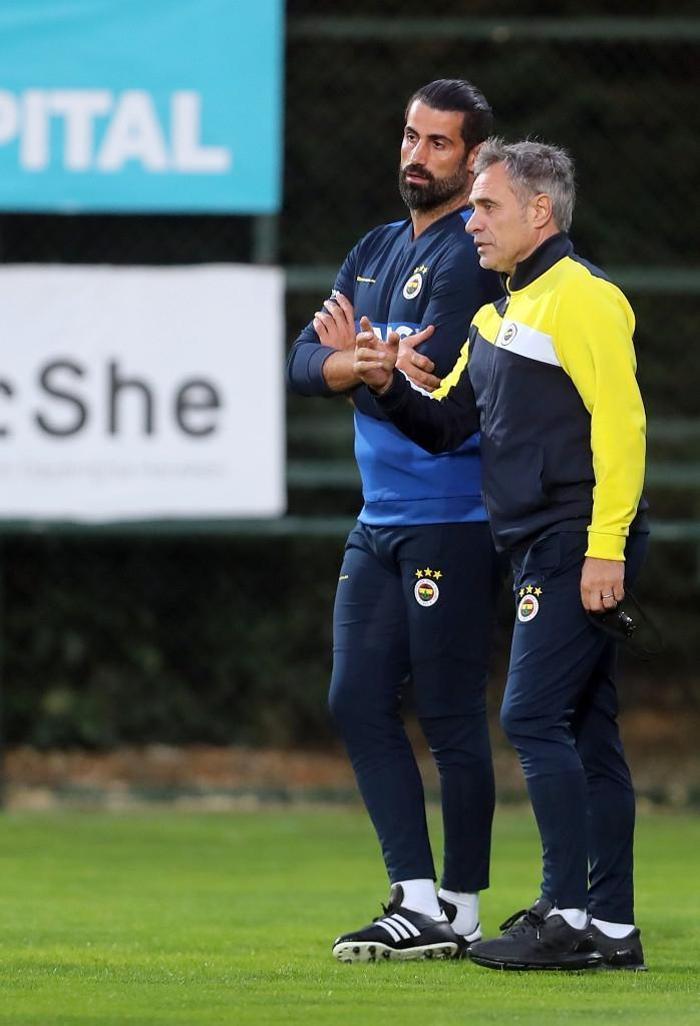 Fenerbahçede flaş gelişme Ersun Yanal 4 ismin kalemini kırdı