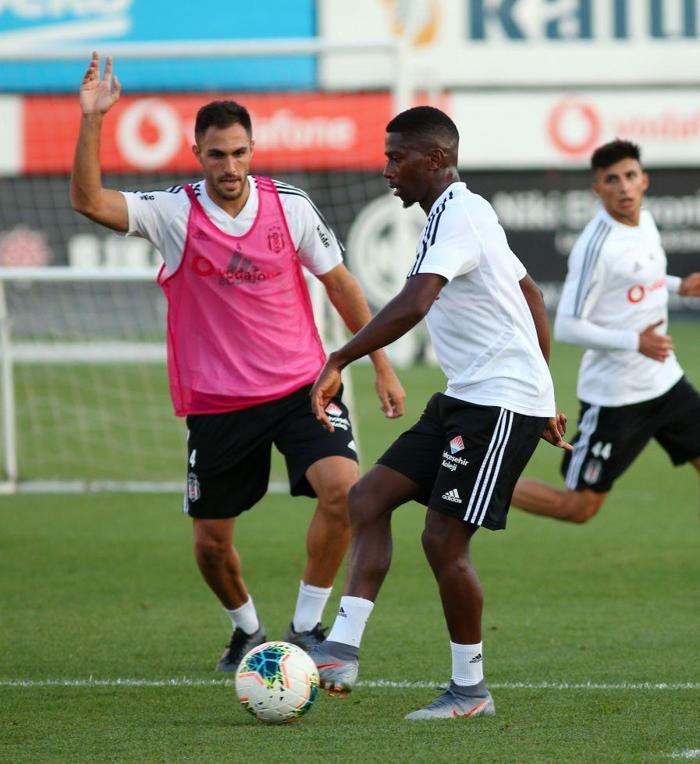 Beşiktaşta son dakika: Atiba Hutchinson müjdesi