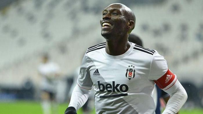 Atiba gole en çok katkı yaptığı sezonunu yaşıyor