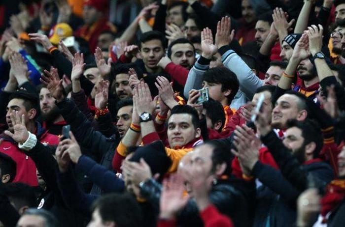 YAŞA GÖRE TARAFTAR DAĞILIMI: