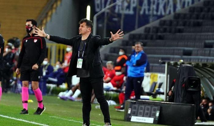Fenerbahçede ayrılacak isimler netleşmeye başladı