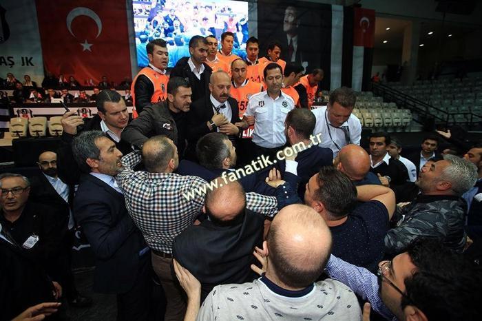 Beşiktaş idari ve mali genel kurulunda olay