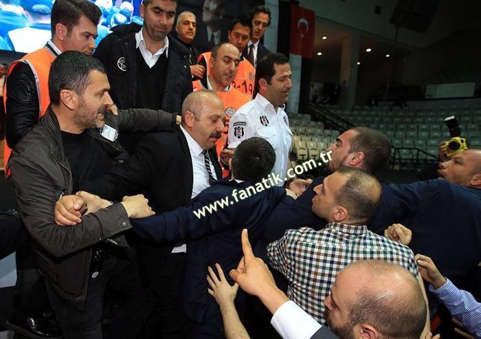 Beşiktaş idari ve mali genel kurulunda olay