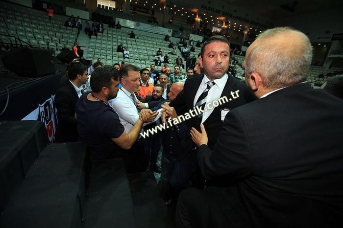 Beşiktaş idari ve mali genel kurulunda olay