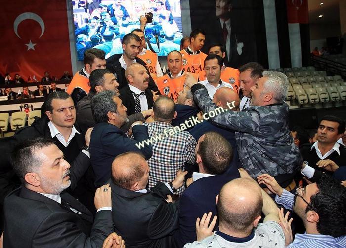 Beşiktaş idari ve mali genel kurulunda olay