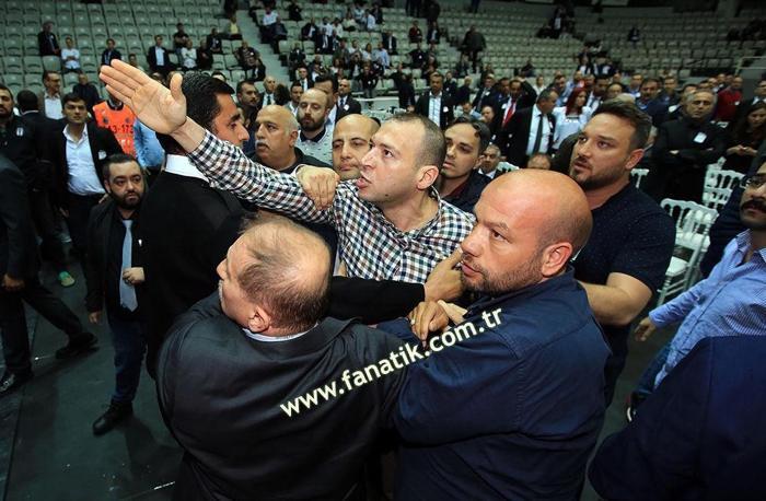 Beşiktaş idari ve mali genel kurulunda olay