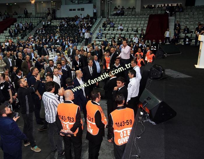 Beşiktaş idari ve mali genel kurulunda olay