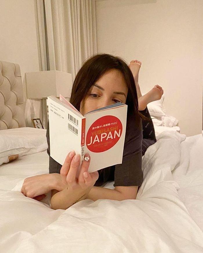 Iniestanın eşi Anna Ortiz öğrenmeye devam ediyor
