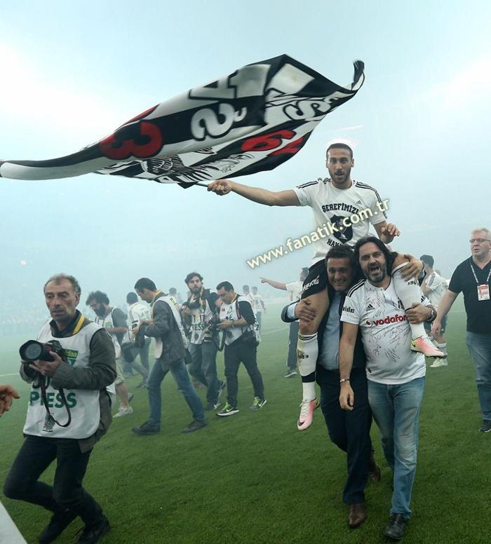 Beşiktaş geçen sene bugün şampiyon oldu