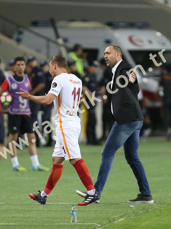 Gaziantepspor maçında Podolski-Tudor krizi
