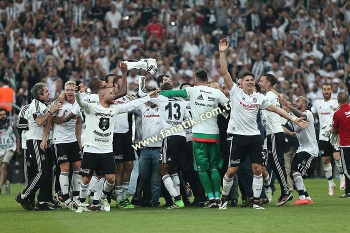 Beşiktaş geçen sene bugün şampiyon oldu