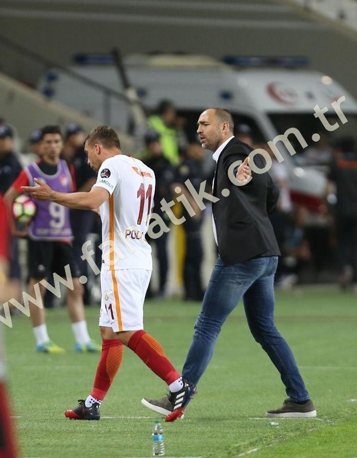 Gaziantepspor maçında Podolski-Tudor krizi