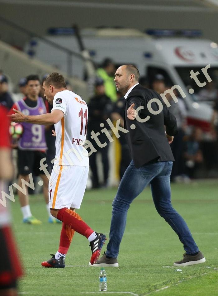 Gaziantepspor maçında Podolski-Tudor krizi