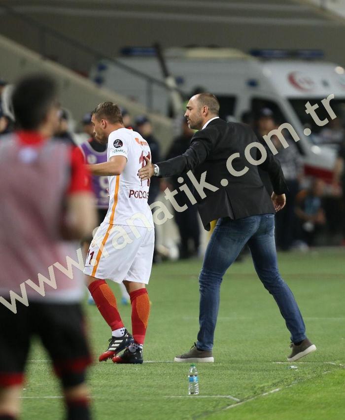 Gaziantepspor maçında Podolski-Tudor krizi