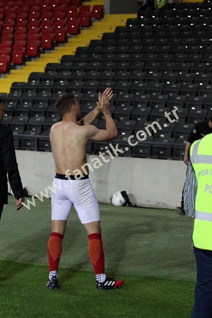 Gaziantepspor maçında Podolski-Tudor krizi