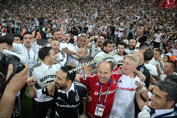 Beşiktaş geçen sene bugün şampiyon oldu