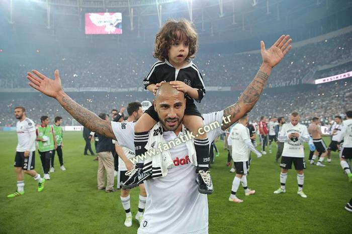 Beşiktaş geçen sene bugün şampiyon oldu