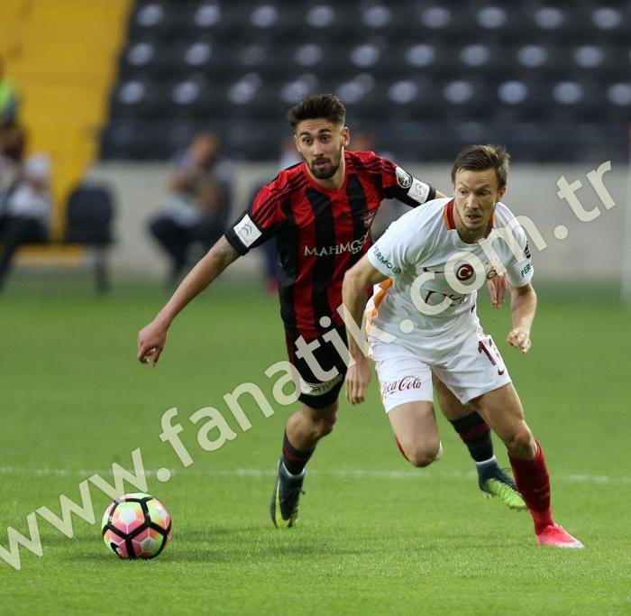Gaziantepspor maçında Podolski-Tudor krizi