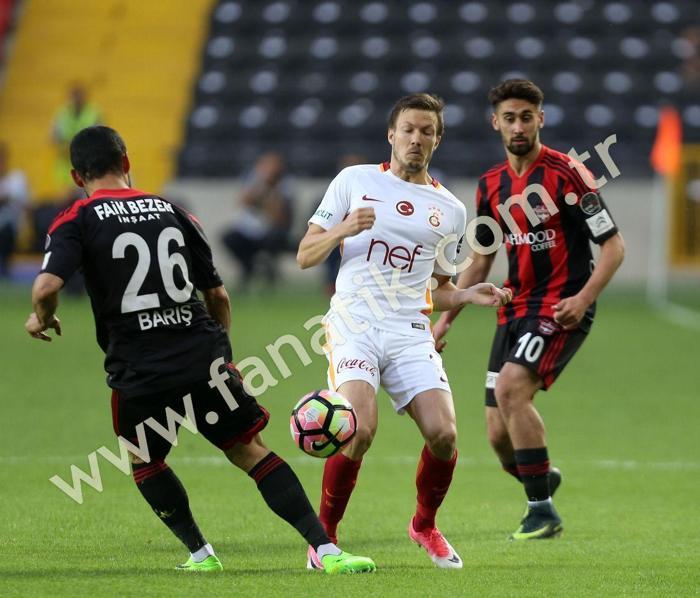 Gaziantepspor maçında Podolski-Tudor krizi