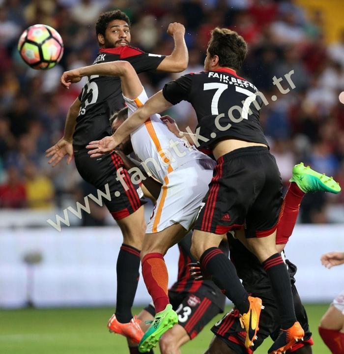 Gaziantepspor maçında Podolski-Tudor krizi