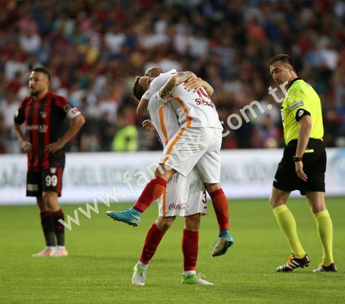 Gaziantepspor maçında Podolski-Tudor krizi