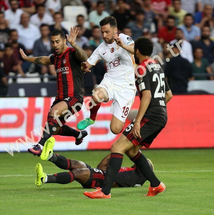 Gaziantepspor maçında Podolski-Tudor krizi