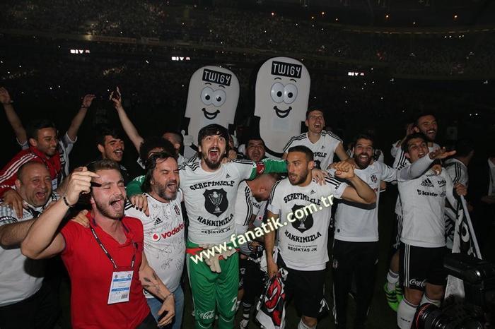 Beşiktaş geçen sene bugün şampiyon oldu