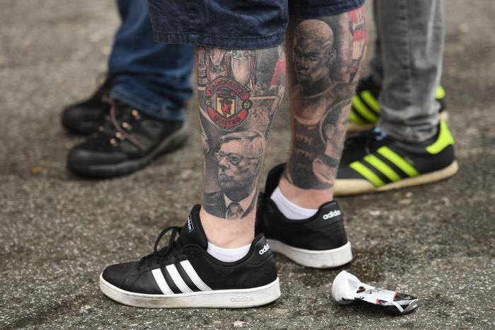 İngilterede dev protesto Manchester United-Liverpool maçı ertelendi...