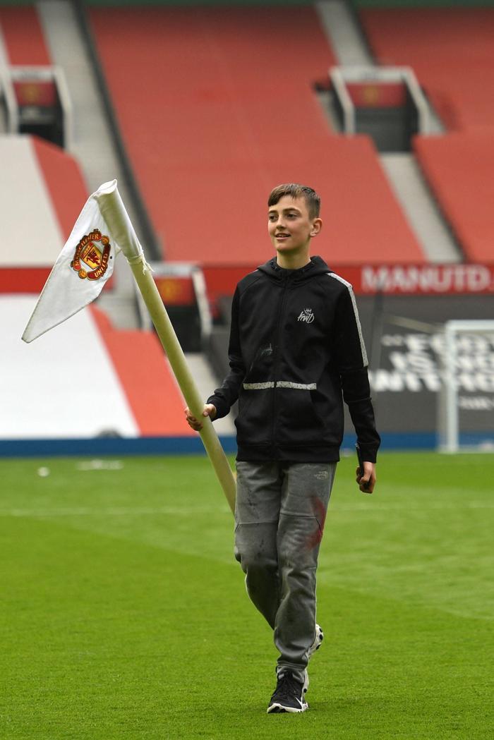 İngilterede dev protesto Manchester United-Liverpool maçı ertelendi...