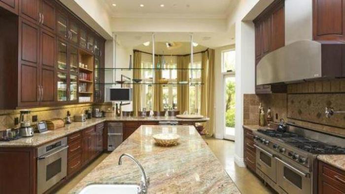 NBA yıldızının başı porno şirketiyle dertte