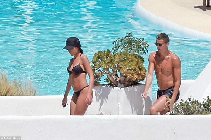 Cristiano Ronaldo sevgilisi Georgina Rodriguez tatilde