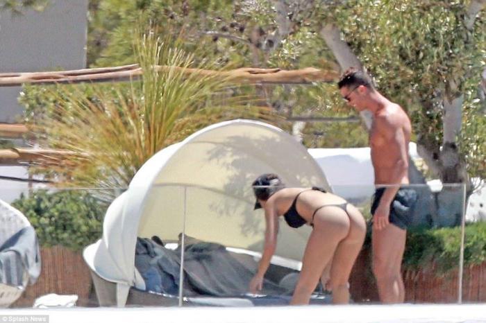 Cristiano Ronaldo sevgilisi Georgina Rodriguez tatilde
