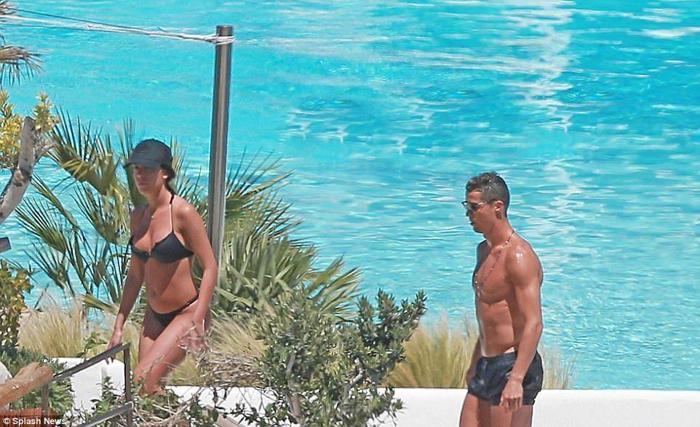 Cristiano Ronaldo sevgilisi Georgina Rodriguez tatilde