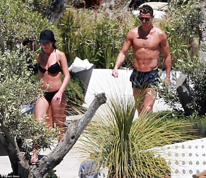 Cristiano Ronaldo sevgilisi Georgina Rodriguez tatilde