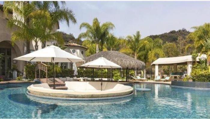 NBA yıldızının başı porno şirketiyle dertte