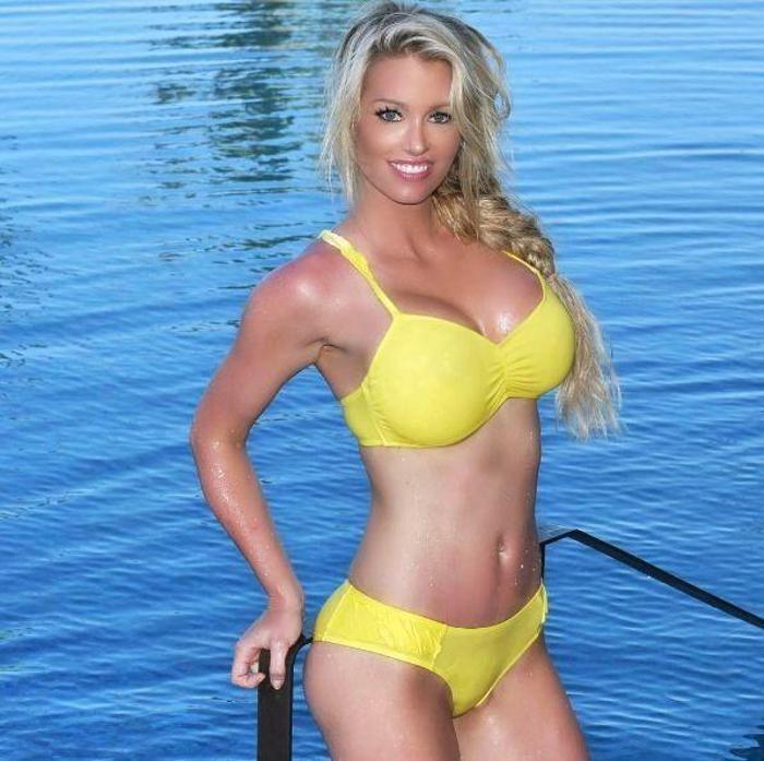 Ella Johnsonun fotoğrafları seksi bulunduğu için Instagramı kapatıldı