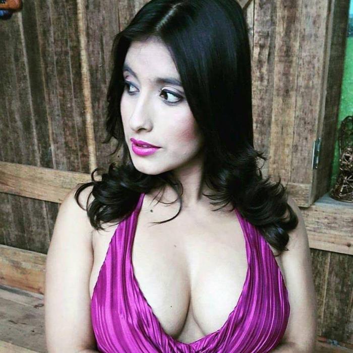 Seksi sunucu Annabella Galeano