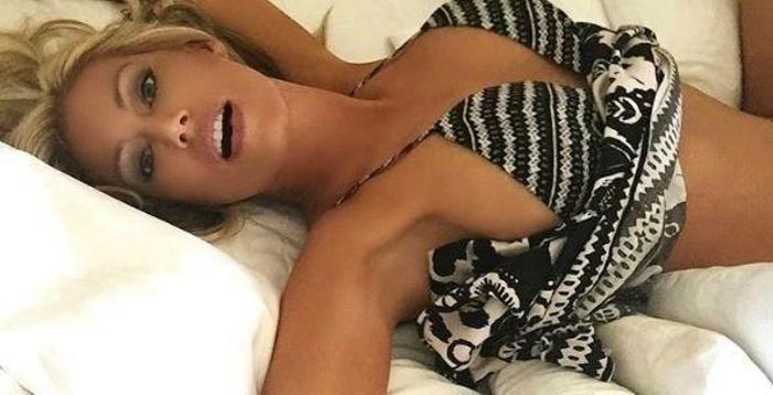 Ella Johnsonun fotoğrafları seksi bulunduğu için Instagramı kapatıldı