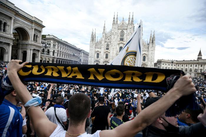 Inter taraftarı şampiyonluğu kutluyor